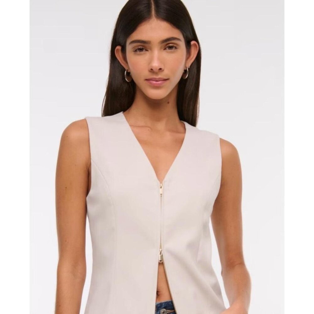 NWT Abercrombie Tailored Front Zip Vest Top | Quiet Luxury | Neutral Minimalist - Picture 3 of 12